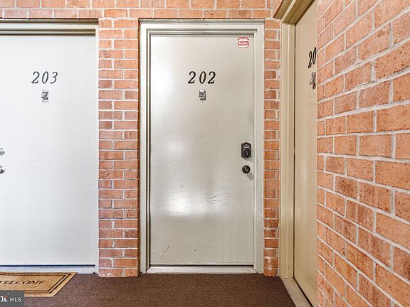 5th image of 206 Water Fountain Ct Unit 202