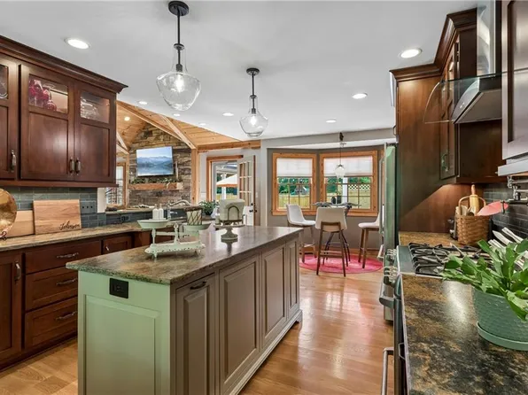 125 River Point Dr, Yorktown, VA 23693