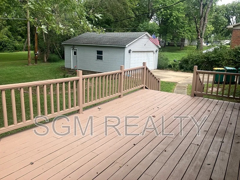 3 bed, 1.0 bath, 1200 sqft, $1,900 — Photo 4