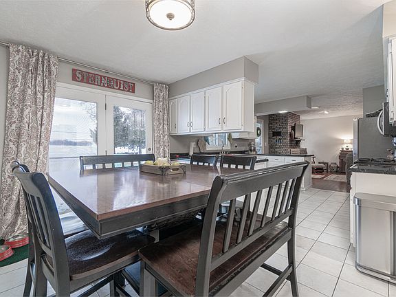 5th image of 9769 Squire Ln