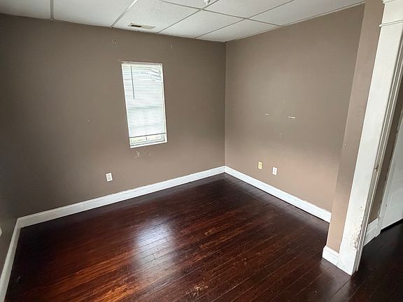 3rd image of 834 20th St #2