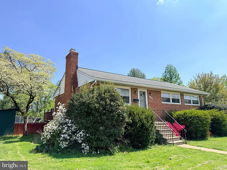 1307 Malbay Dr — Photo 3