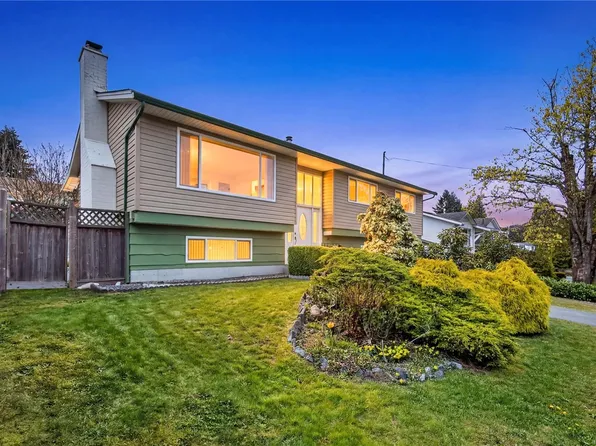 3121 Country Club Dr, Nanaimo, BC V9T 3G6