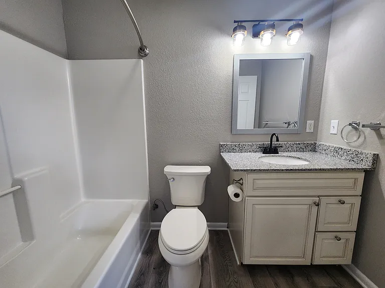 1319 Autumn Ave #D — Photo 8