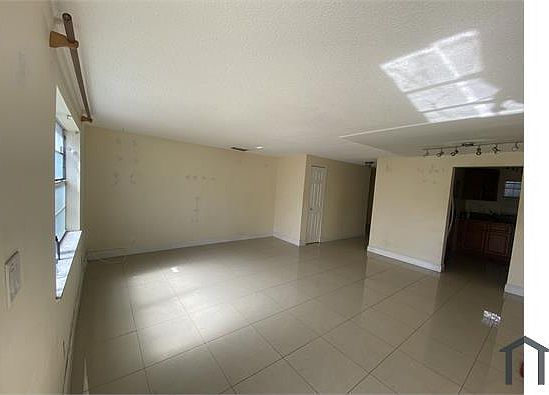 1st image of 437 NE 1st Ave APT 3