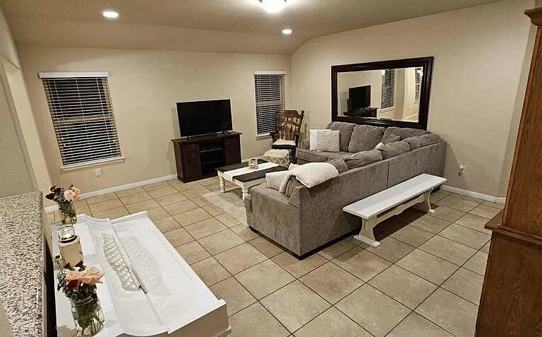 605 Carly Ann Ln — Photo 2