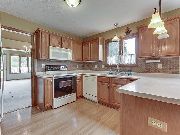 4th image of 103 Lois Marie Dr