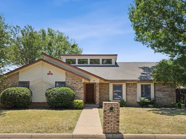 3800 Meadowmere Ln, Arlington, TX 76001