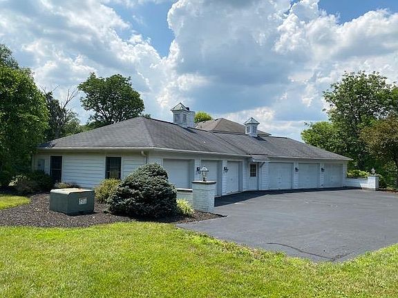 4th image of 9700 Fox Hollow Ln