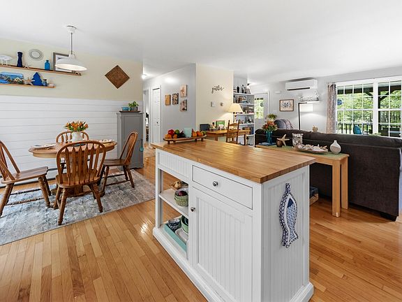 4th image of 31 Dewdrop Lane