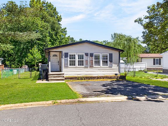 2nd image of 18 Short Oaks Court