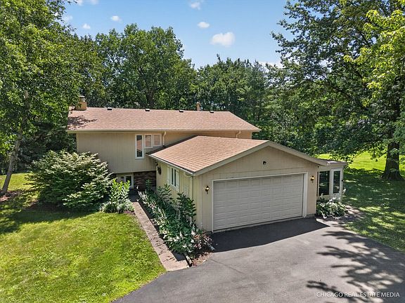 3rd image of 15913 Wooddale Dr