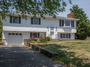 22 William Dr, Middletown, RI 02842