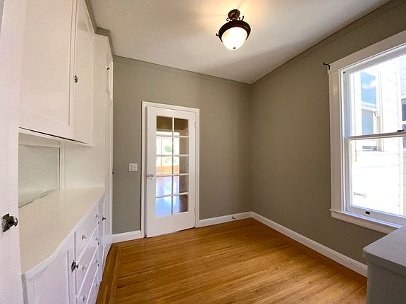 3rd image of 1865 Oak St #11