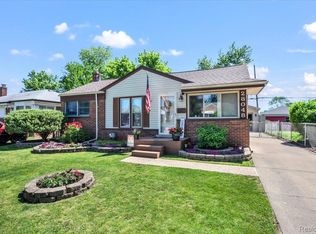28048 Bohn St, Roseville, MI 48066