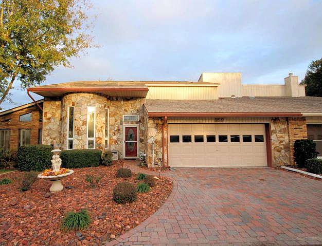 1st image of 959 Holbrook Cir