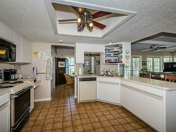 5th image of 107 Carlyle Dr