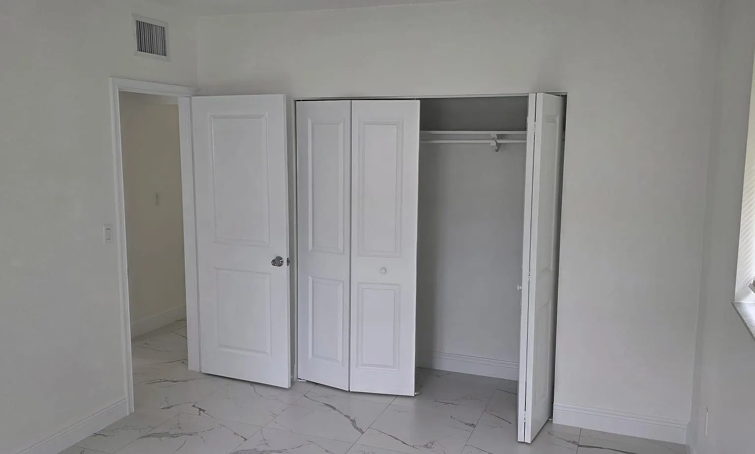 2 bed, 1005 sqft, $2,800 — Photo 3