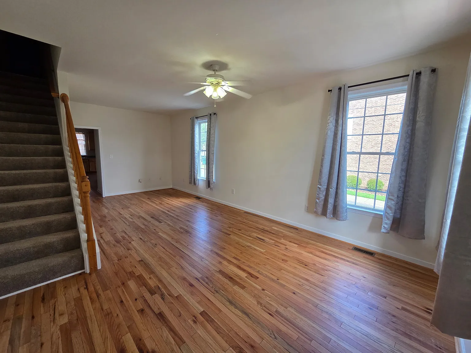 3 bed, 2.5 bath, 1450 sqft, $2,350 — Photo 2