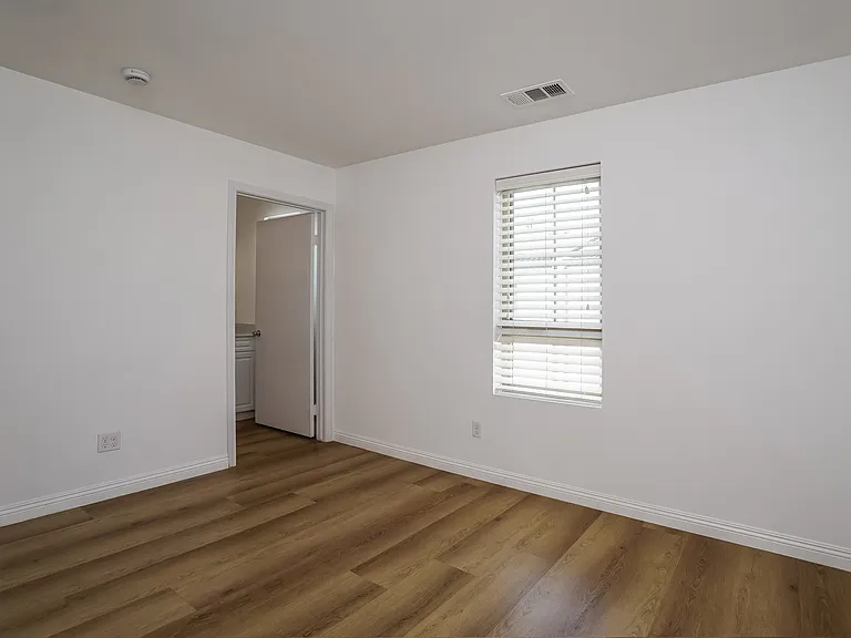 7235 N Cedar Rd — Photo 11