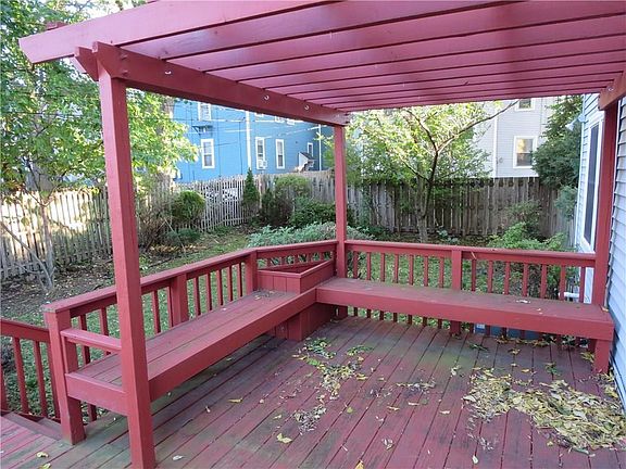 4th image of 368 Clarissa St