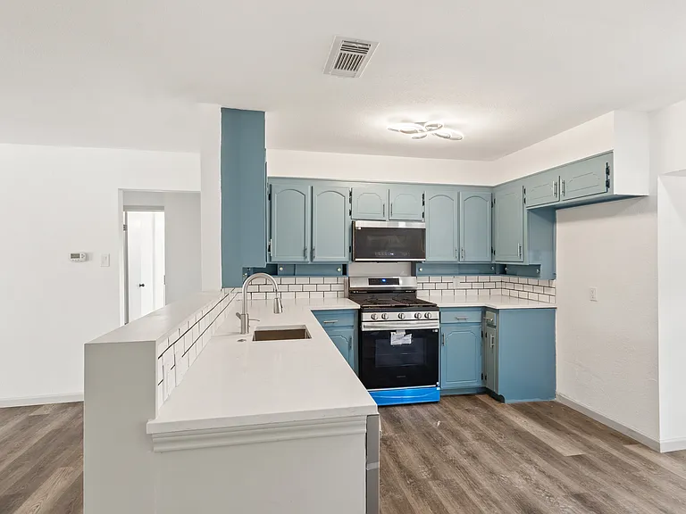 3812 David Ln — Photo 9