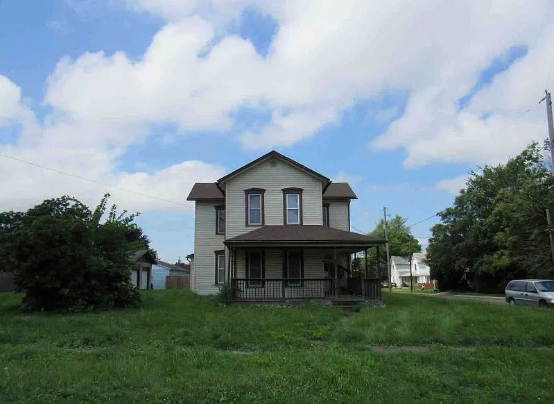 395 Park St photo 1