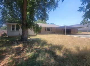 313 N Victory St, Graham, TX 76450