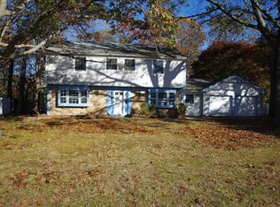 25 Wycomb Pl, Coram, NY 11727