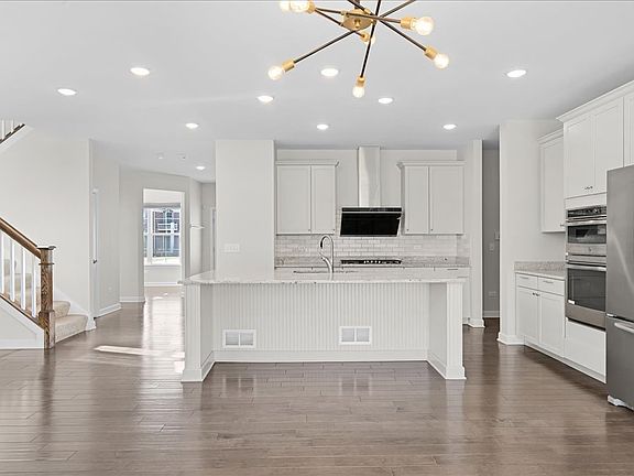 5th image of 5020 Christa Ct