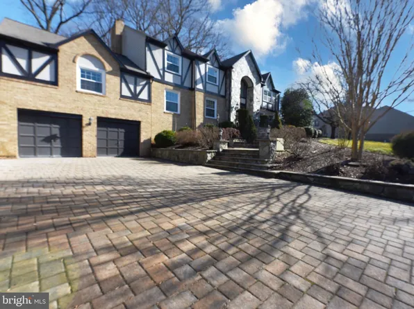 2905 Taj Dr, Oakton, VA 22124