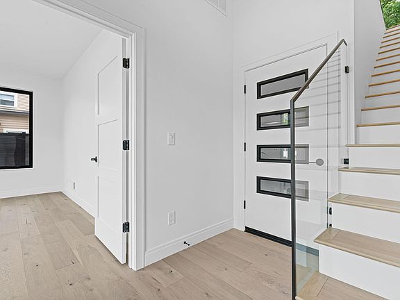 3rd image of 215 Barlow St #1