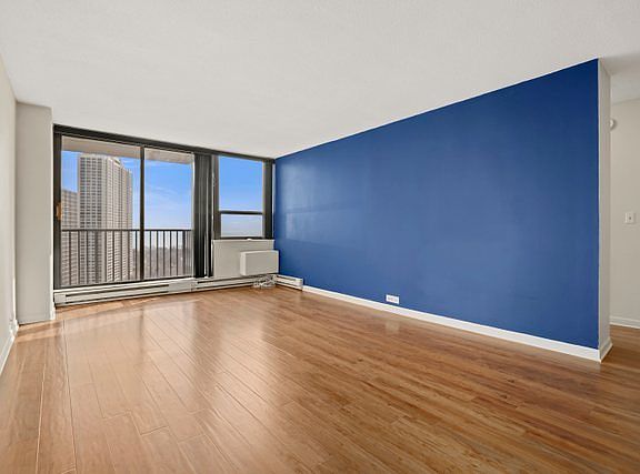 4th image of 2740 N Pine Grove Ave APT 20G