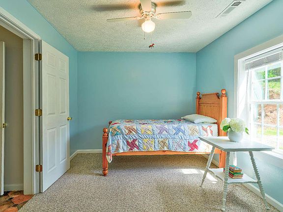 5th image of 445 Kingtown St