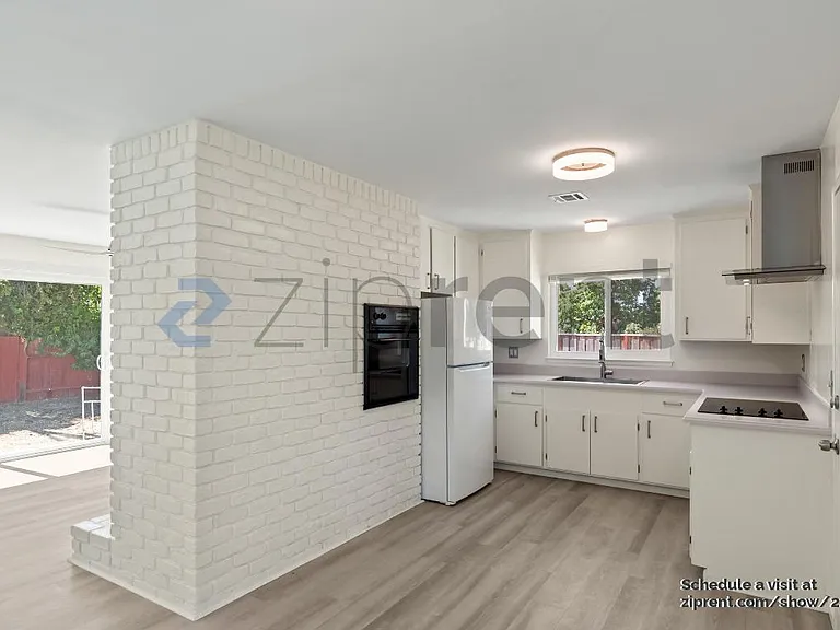 307 Barker St — Photo 9