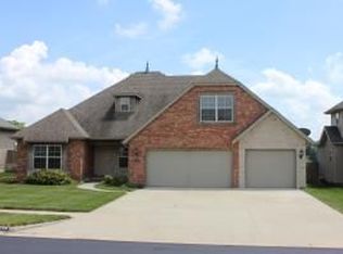 5254 E Hackberry St, Springfield, MO 65809