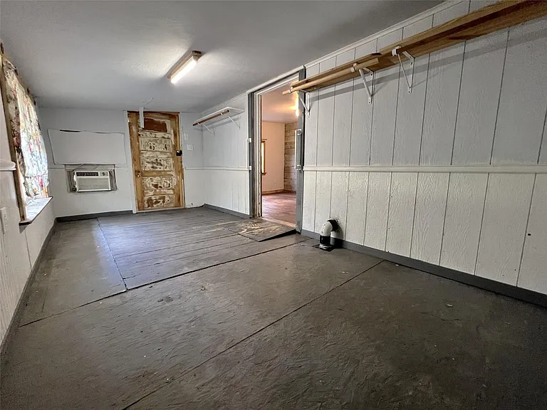 1621 FM 431 — Photo 11
