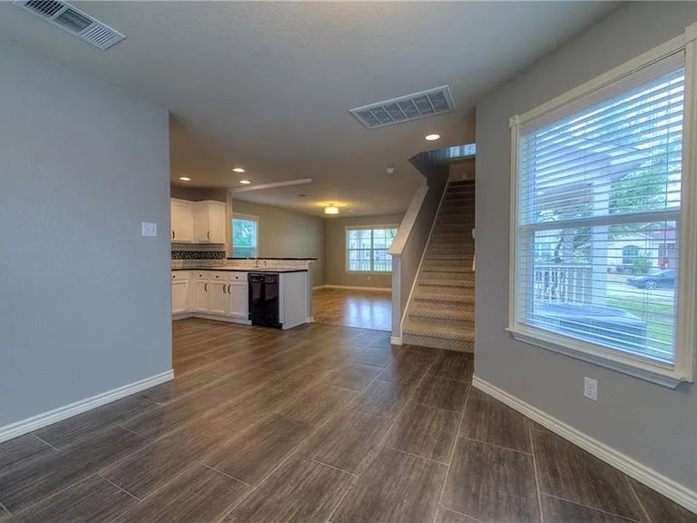 712 Alamo Plaza Dr — Photo 6