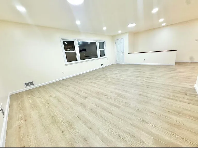 588 Avenue A #3 — Photo 8