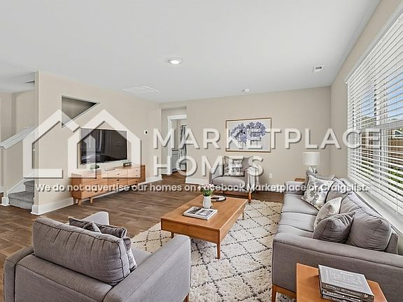 4th image of 476 Maystone Pl