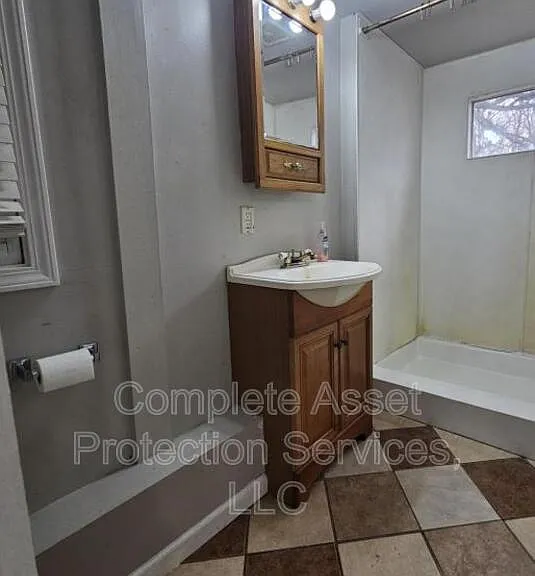 7209 Catherine St — Photo 9