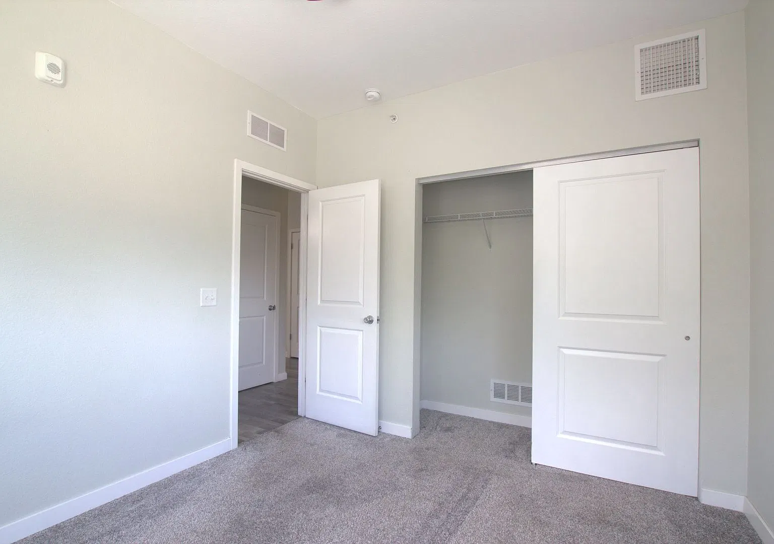 1601 Kimbark St — Photo 4