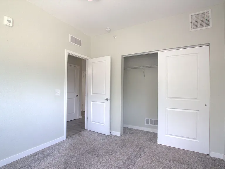 1601 Kimbark St #104 — Photo 9