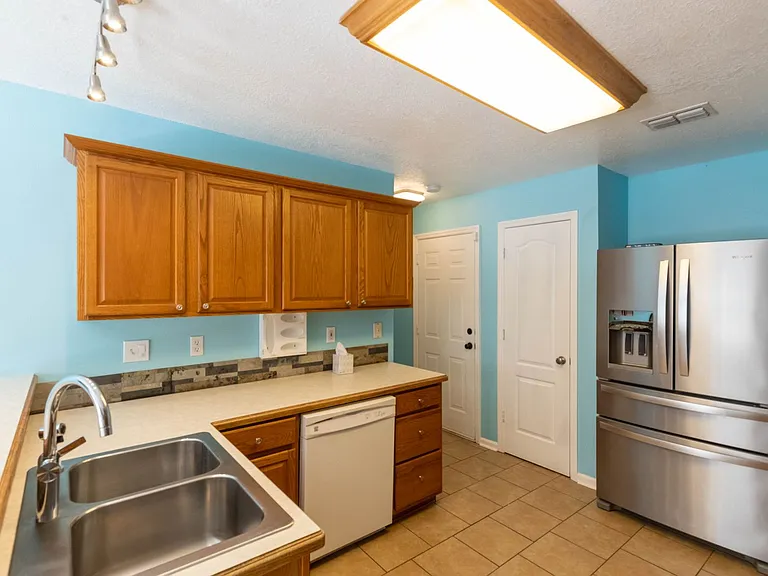 15231 Shadow Creek Dr — Photo 12