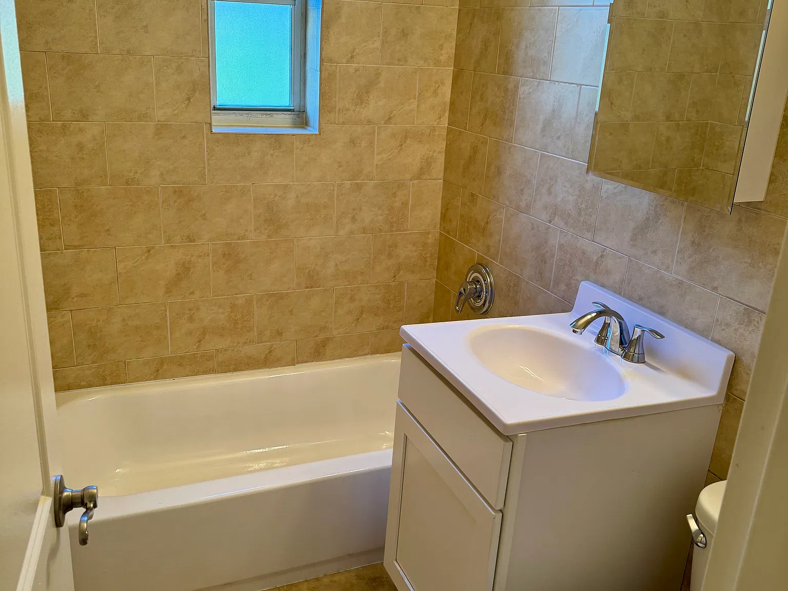 Studio, 500 sqft, $1,600 — Photo 3