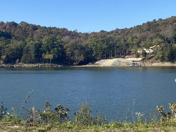 592 S River Front Dr, Clifton, TN 38425