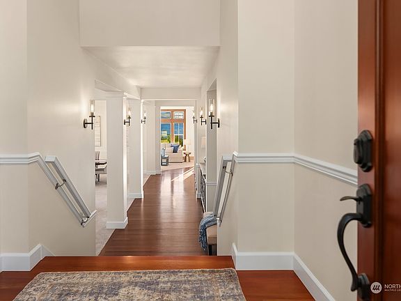 2nd image of 1531 25th Avenue NE