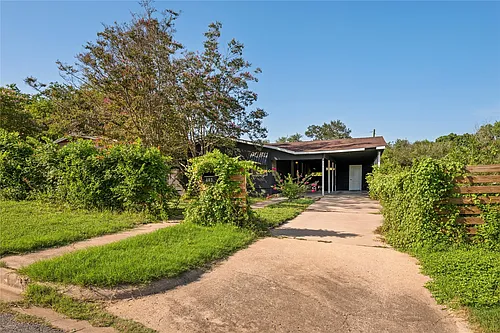 402 Philco Dr Photo 1