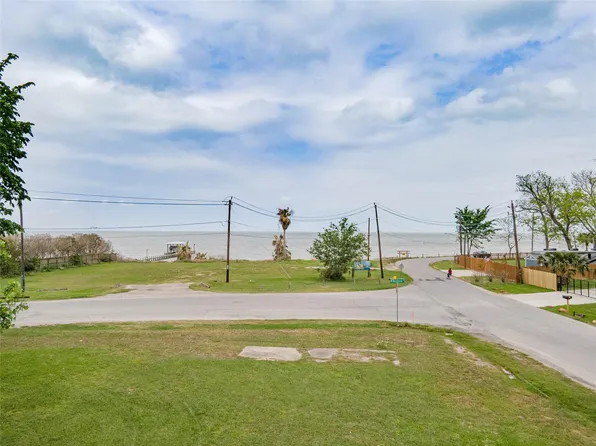 1 Jackson Ave, Bacliff, TX 77518