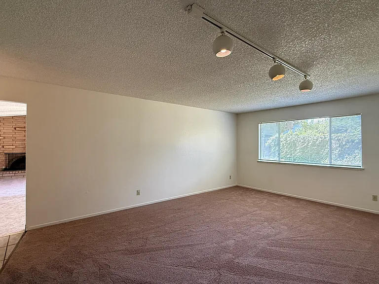 1632 Dennis Ave — Photo 3